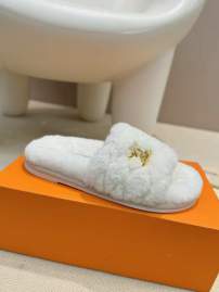 Picture of Louis Vuitton Slippers _SKULVsz35-40h0901625